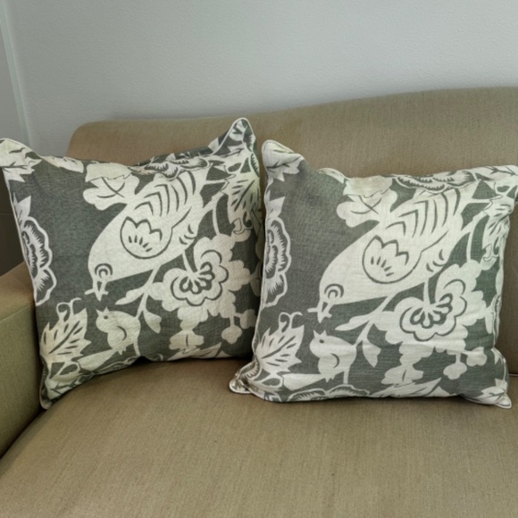 Two Thomas Paul 100% linen pillows, 22x22 inches with down inserts included. - Picture 8 of 9